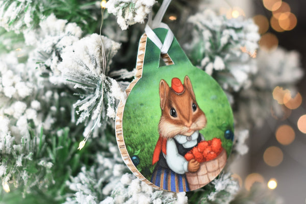 Christmas tree decoration "Other land blueberry, own land strawberry" (Chipmunk)